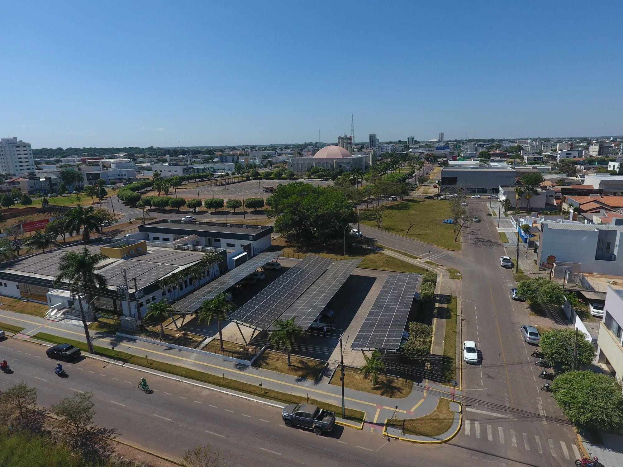 Carports solares em área urbana de Sinop (MT)