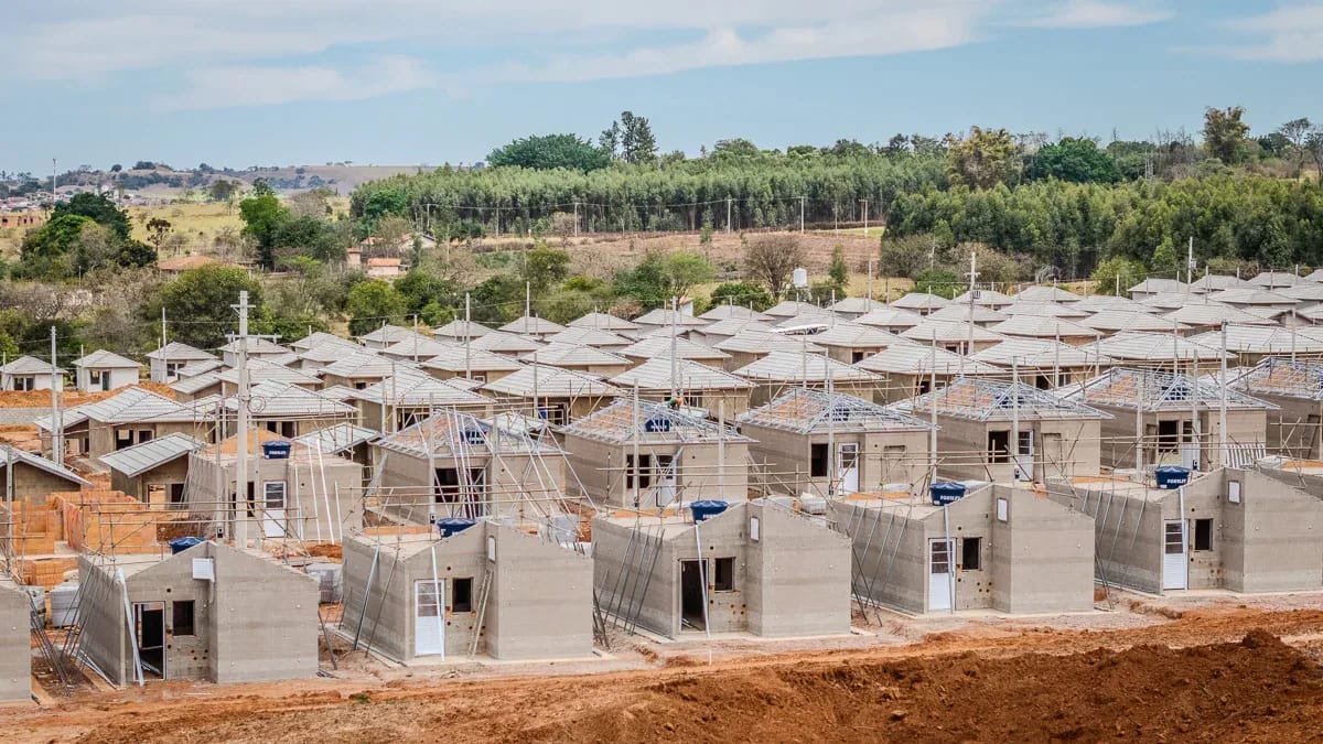 Estruturas metálicas para telhados em projetos Minha Casa Minha Vida, CDHU, Casa Verde e Amarela, Casa Paulista e AGEHAB